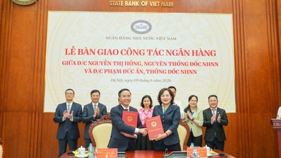 Die vietnamesische Staatsbank veranstaltete eine Zeremonie zur Übergabe des Bankgeschäfts.