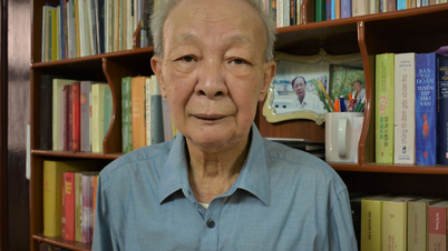 Poeten Nguyen Duc Mau och hans dikter "iförd en sliten soldatuniform"