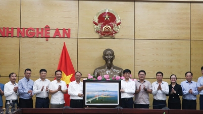 Η αντιπροσωπεία της επαρχίας Quang Ngai επισκέφθηκε την επαρχία Nghe An για να ενημερωθεί σχετικά με την ανάπτυξη οικονομικών ζωνών και βιομηχανικών πάρκων, καθώς και για τις προσπάθειες προσέλκυσης επενδύσεων.