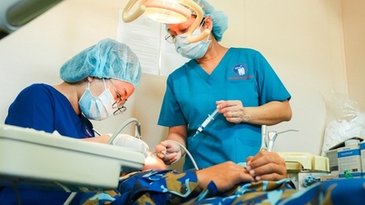 65-year-old doctor from Ho Chi Minh City goes to Truong Sa to provide healthcare for soldiers and civilians.