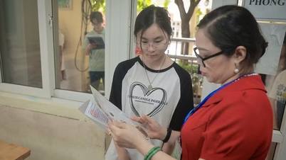 Bugün Hanoi'deki öğrenciler 10. sınıf giriş sınavı için tercihlerini kaydetmeye başlıyorlar.