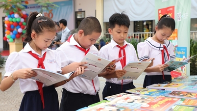 Por primera vez en Vietnam, la comuna está proporcionando libros de texto gratuitos a los estudiantes.