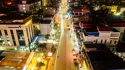 Traffic on Le Loi Street is convenient, and businesses are thriving.