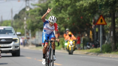 Pembalap sepeda Vietnam meraih poin bonus yang mengesankan atas penampilan solonya di Piala Televisi Kota Ho Chi Minh.