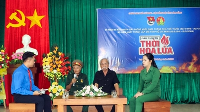 សហភាពយុវជនខេត្តឡាំដុង រៀបចំសកម្មភាពនយោបាយក្រោមប្រធានបទ "រឿងរ៉ាវពីសម័យភ្លើងនិងផ្កា"។
