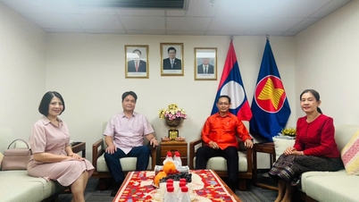 Konsulat Jeneral Vietnam di Guangzhou mengucapkan selamat Tahun Baru kepada orang Laos untuk perayaan Bun Pimay.