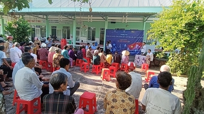 یک صبح خاص در کمون لونگ تام.