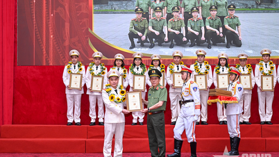 Honoring 80 outstanding individuals in the staff sector of the People's Public Security.