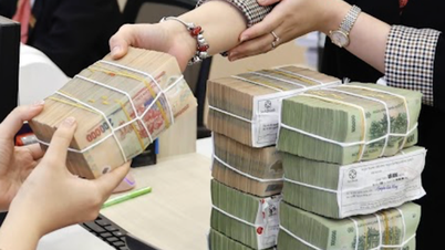 Many banks have simultaneously reduced interest rates on savings deposits.