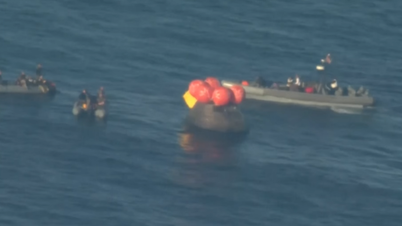 Tampilan lebih dekat dari operasi penyelamatan Artemis II setelah diisi ulang dengan air.