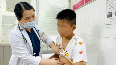 Enquête en cours sur les causes d'une intoxication alimentaire ayant touché plus de 200 élèves de l'école primaire de Binh Quoi Tay.