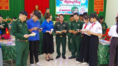 បរិច្ចាគសៀវភៅចំនួន ៦០០ ក្បាលដល់នាយទាហាន ទាហាន និងសិស្សានុសិស្សនៅតំបន់ព្រំដែន។