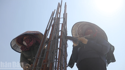 [Photo] People in Ha Tinh province endure the scorching sun.