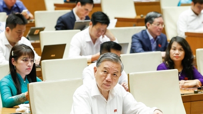 (Foto): Il Segretario Generale e Presidente To Lam partecipa alla sessione di discussione nel pomeriggio dell'11 aprile.