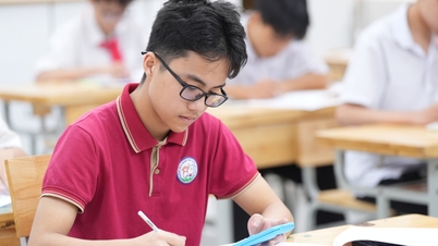 The calculator-based math competition 'returns' in Hanoi.