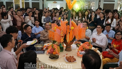 Lao and Cambodian students celebrate the traditional New Year of Bunpimay and Chol Chnam Thmay.
