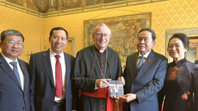 [Foto] Nationalförsamlingens ordförande Tran Thanh Man möter Vatikanens premiärminister, kardinal Pietro Parolin.