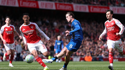Arsenal suffered a shock home defeat to Bournemouth, slowing their title race.