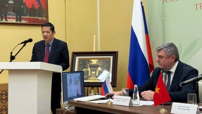 Rusya'nın Saint Petersburg kentinde düzenlenen 14. Parti Kongresi üzerine yuvarlak masa toplantısı.