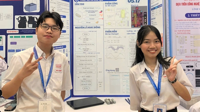 Students who built an acupuncture point detector win first prize in science research.