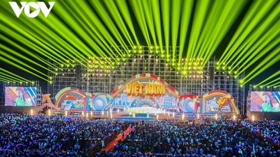 50,000 fans gave their all at the "Sounds of a New Era" concert.