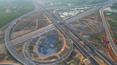 [Afbeelding] De snelweg Bien Hoa - Vung Tau krijgt geleidelijk vorm, veel gedeeltes zijn klaar voor verkeer.