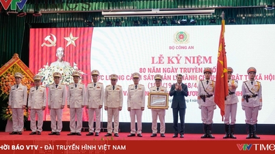 Prime Minister Le Minh Hung attended the ceremony commemorating the 80th anniversary of the Traditional Day of the Administrative Police Force for Social Order and Security.