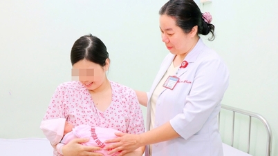 Sezaryen yöntemiyle bebek dünyaya getirildi ve 1,1 kg ağırlığındaki fibroid tümör çıkarıldı; böylece hem anne hem de bebek kurtarıldı.