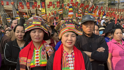Dien Bien: Come to Muong Luan to celebrate the "Bun Huot Nam" New Year with water splashing for good luck.