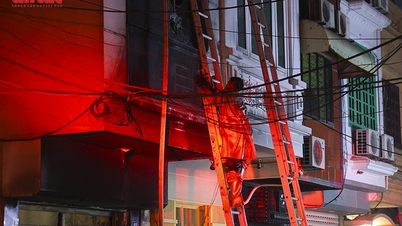 Les autorités ont rapidement maîtrisé un incendie d'habitation pendant la nuit, sauvant cinq personnes qui y étaient piégées.