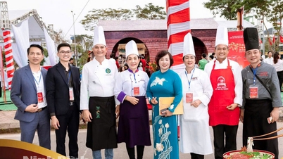 Artisan Le Thi Thiet: Seseorang yang berkontribusi dalam menyebarkan nilai warisan pho di masyarakat.