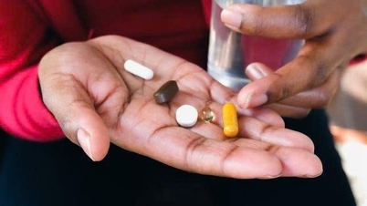 Dấu hiệu cảnh báo cơ thể dư thừa vitamin
