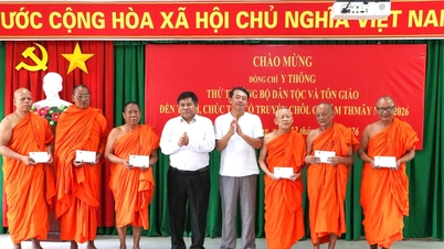 Az etnikai kisebbségekért és vallásokért felelős miniszterhelyettes meglátogatta a khmer közösséget, és újévi jókívánságait fejezte ki Chôl Chnăm Thmây-nak.