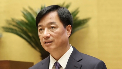 O Sr. Nguyen Duy Ngoc falou sobre a decisão do Comitê Central de permitir um programa piloto para a nomeação de secretários e vice-secretários.