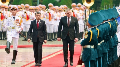 Statsminister Le Minh Hung ledet den offisielle velkomstseremonien for den slovakiske statsministeren Robert Fico.