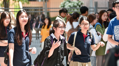 Hampir 40% pelajar Hanoi mendaftarkan pilihan mereka untuk darjah 10 selepas 3 hari.