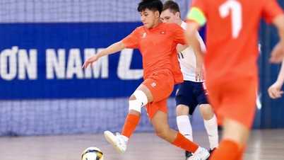 Het Vietnamese futsalteam onder 19 verliest met 5 doelpunten verschil van Rusland.