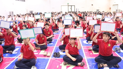 การแข่งขันตอบคำถาม "ระฆังทอง" ที่สนุกสนาน เพื่อทดสอบความรู้เกี่ยวกับสุขภาพอนามัยเจริญพันธุ์สำหรับนักเรียนระดับมัธยมต้น