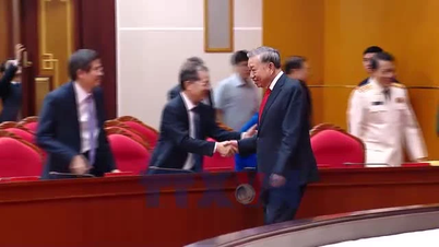 Announcing the Politburo's Decisions on personnel matters.