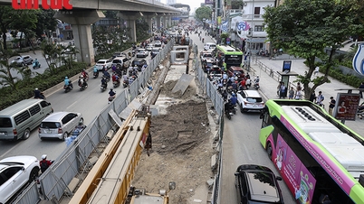 Construction barriers blocking Nguyen Trai street cause prolonged traffic congestion.
