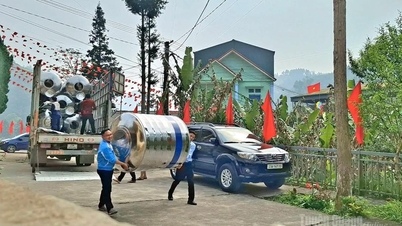 Spende von 275 Wassertanks an die Bevölkerung der Gemeinde Lung Phin.