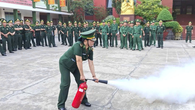 Border guards in Khanh Hoa province practice fire prevention, firefighting, and rescue skills.