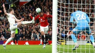 Coach Carrick makes puzzling changes after losing his favorite player, Manchester United suffer shock home defeat to Leeds.