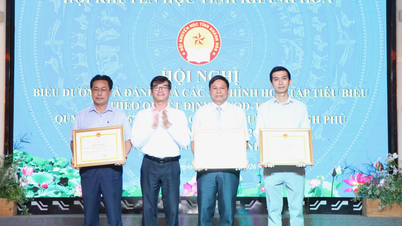 Commending outstanding groups and individuals in their studies.
