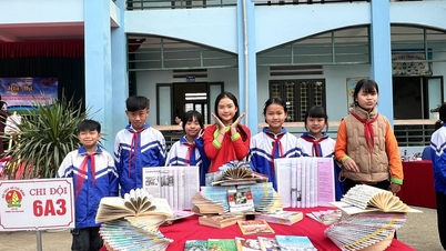 Provinciale Bibliotheek - Ban Giang Middelbare School: Organiseert activiteiten ter ere van de Dag van het Boek en de Leescultuur...