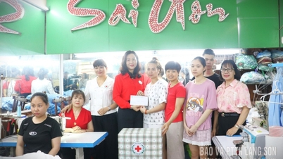 Visiting and giving gifts to facilities that support and care for people with disabilities.