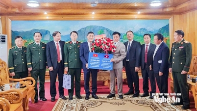 Nghe An eyaletinin liderleri, Hua Phan eyaletindeki geleneksel Bunpimay festivalini ziyaret ederek yeni yıl tebriklerini iletti.