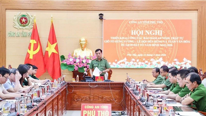 Implementing security and order measures at the Hung Temple Festival.