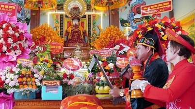The vibrant energy of a cultural festival in Quang Nam province.