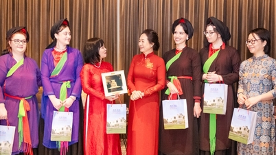 The wife of the Chairman of the National Assembly, Tran Thanh Man, interacted with the Italian-Vietnamese Cultural Bridge Association.